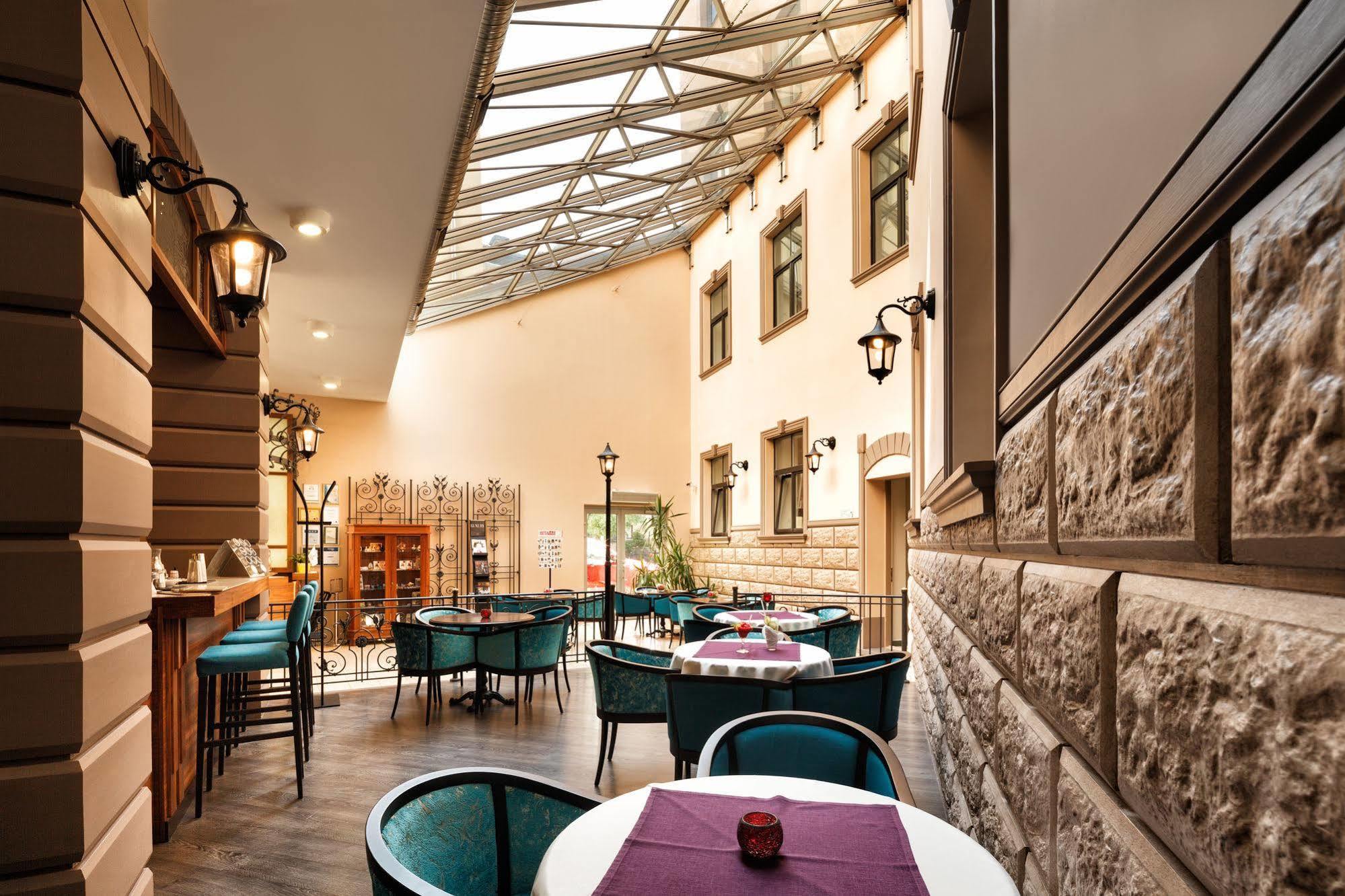 City Hotel Teater Riga Exterior photo